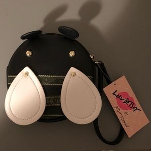 Betsey Johnson ‘Luv Betsey’ Bumblebee Wristlet! 🐝